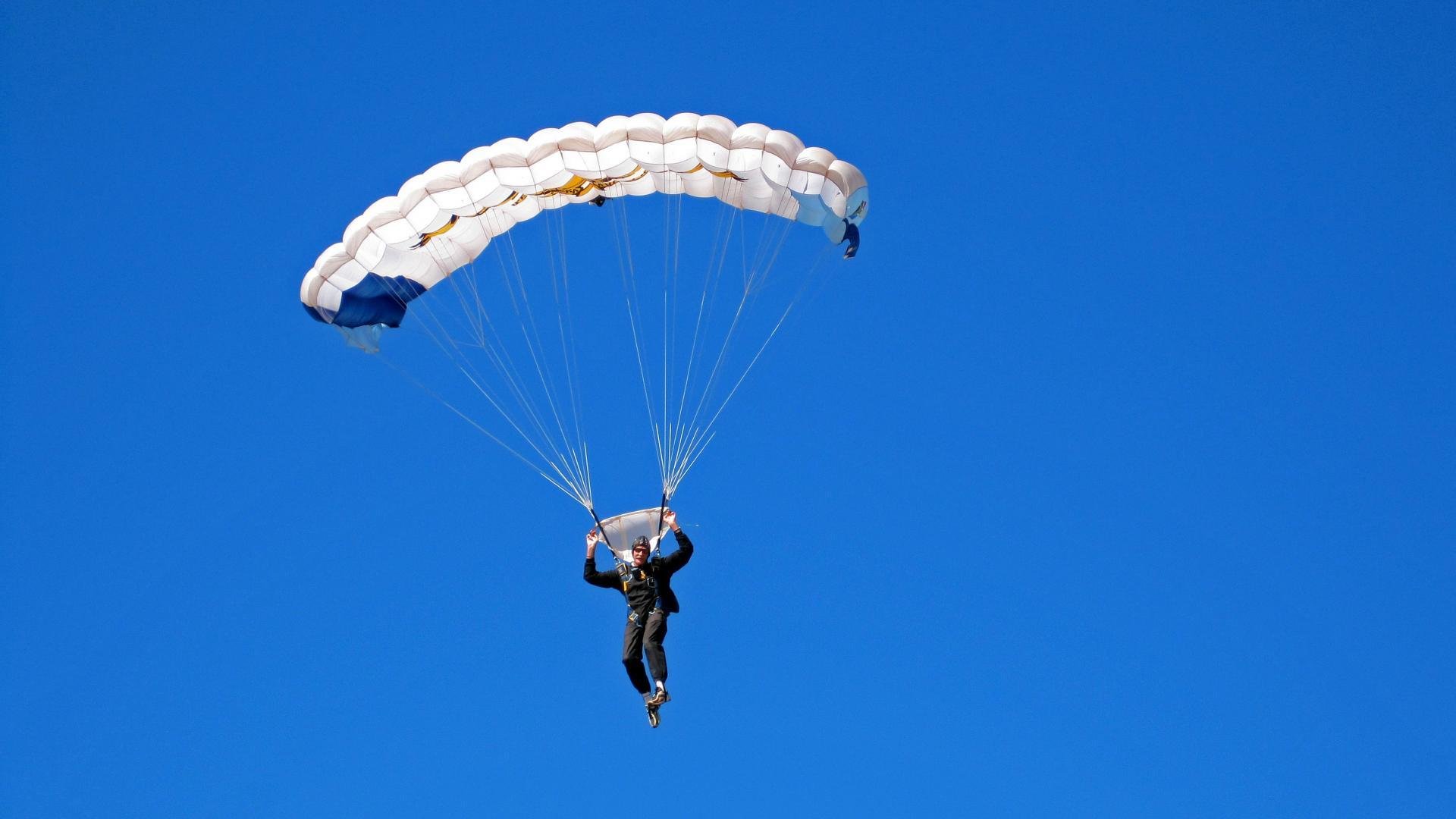 “费尔南多·比亚尔巴的技术突破，使美洲狮队成为全球橄榄球的新力量”